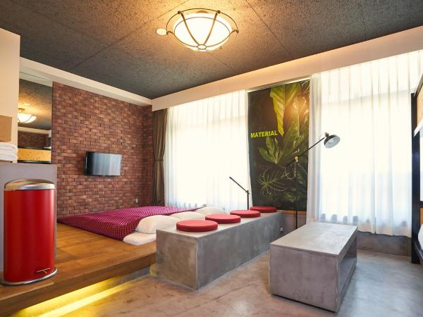 Material : photo 3 de la chambre chambre familiale avec baignoire