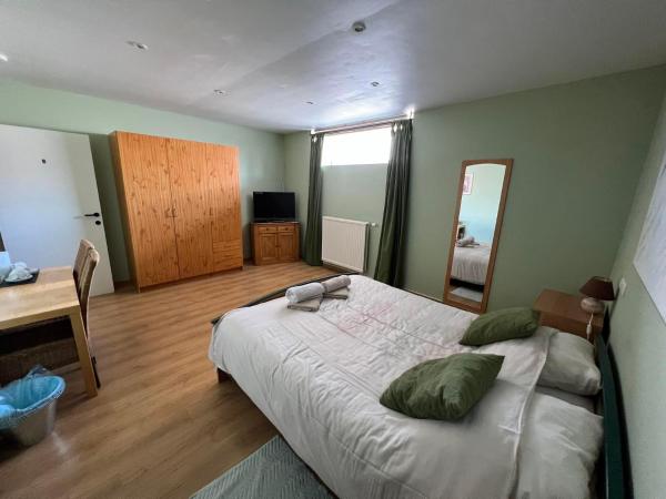 Le Gite De Malchamps : photo 1 de la chambre chambre quadruple standard