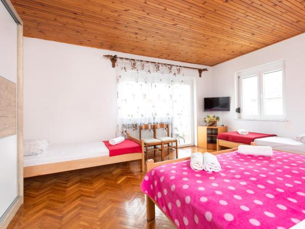 Bed and Breakfast Ema : photo 7 de la chambre chambre familiale