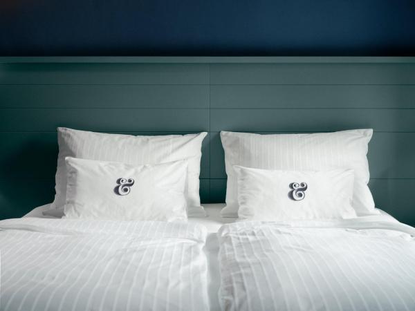 Saint SHERMIN bed breakfast & champagne : photo 8 de la chambre petite chambre double