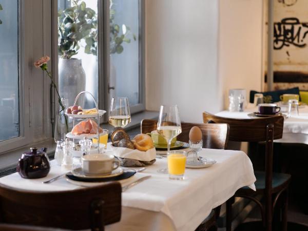 Saint SHERMIN bed breakfast & champagne : photo 10 de la chambre petite chambre double