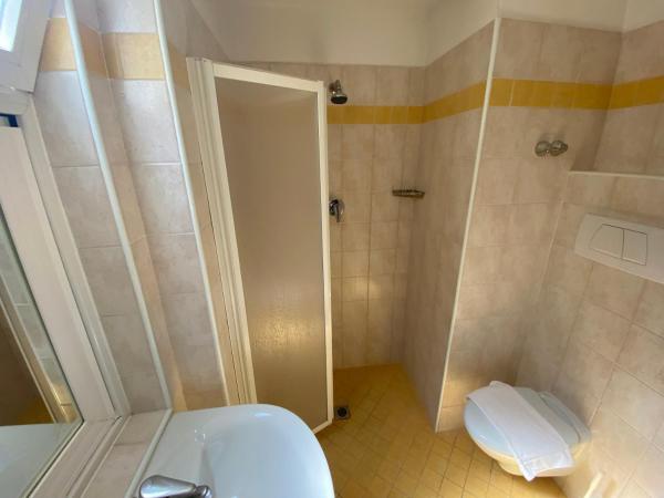 Hotel Nanni Garnì : photo 7 de la chambre chambre lits jumeaux avec balcon