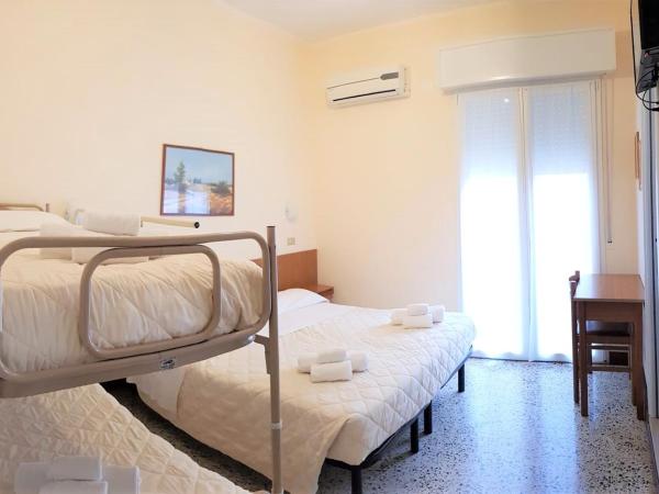 Hotel Amalfi : photo 8 de la chambre chambre quadruple