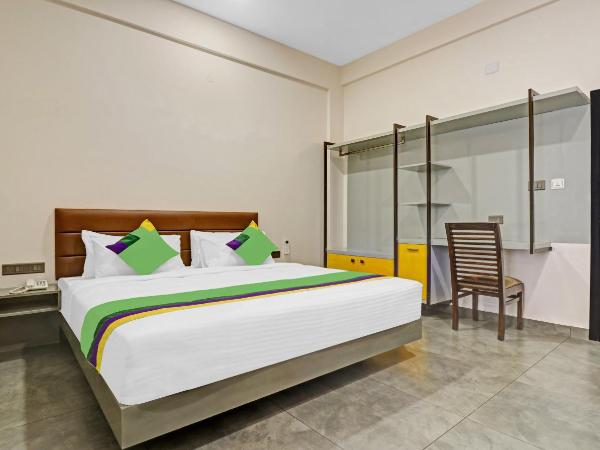 Treebo Grand Vistara Airport Suites : photo 5 de la chambre chambre double standard