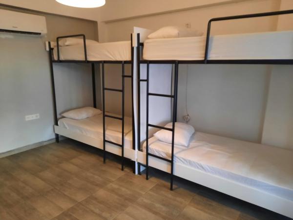 Kuyu Beergarden Hostel : photo 3 de la chambre lit simple en dortoir