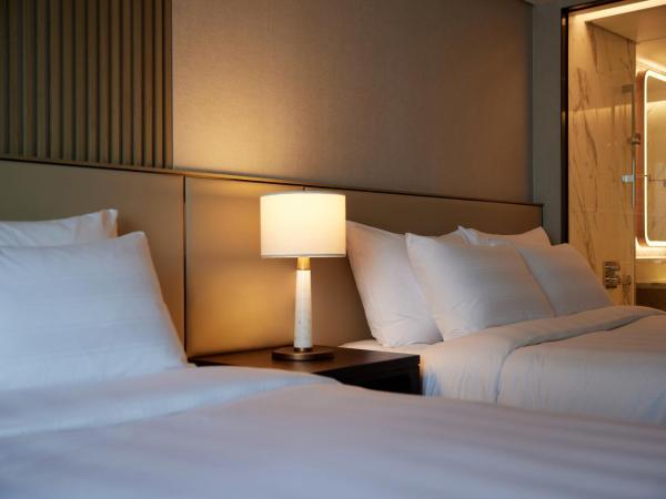 Lotte Hotel World : photo 4 de la chambre hébergement familial de luxe lits jumeaux
