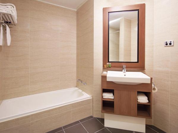 Quality Hotel Ambassador Perth : photo 2 de la chambre chambre lit queen-size premium