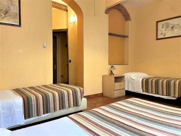 Hotel Residence La Contessina : photo 8 de la chambre chambre triple