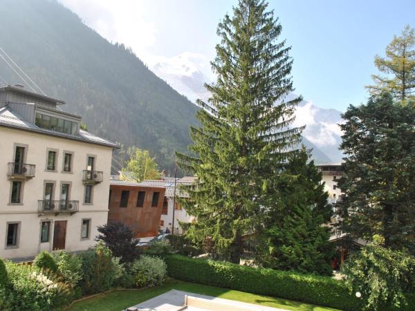 Oustalet : photo 7 de la chambre chambre familiale - vue sur mont-blanc (2 adultes + 2 enfants)