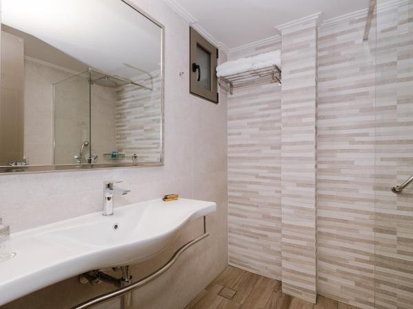 Akti Taygetos - Conference Resort : photo 5 de la chambre bungalow triple confort - vue sur jardin