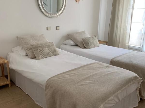 Hotel La Licorne : photo 4 de la chambre chambre lits jumeaux