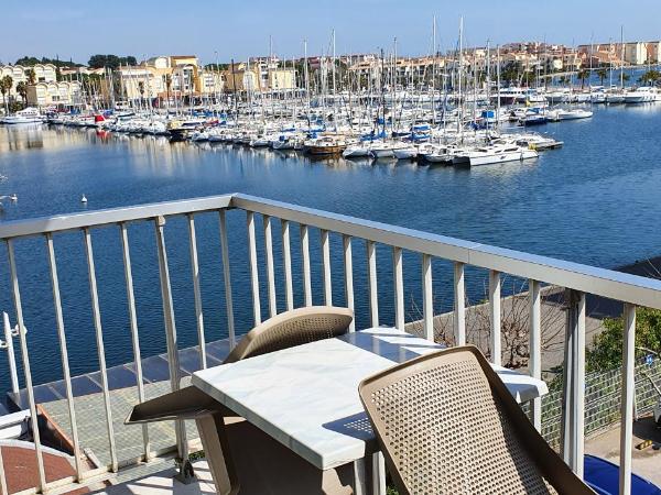 Hôtel Port Beach : photo 1 de la chambre chambre double panorama avec balcon