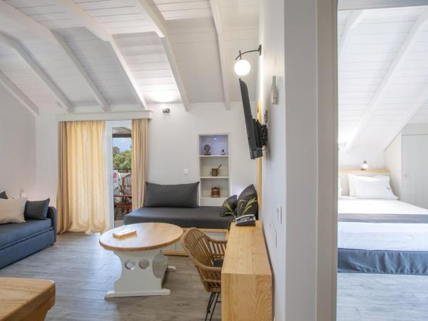 Villa Elia Resort : photo 3 de la chambre suite familiale (2 adultes + 2 enfants)