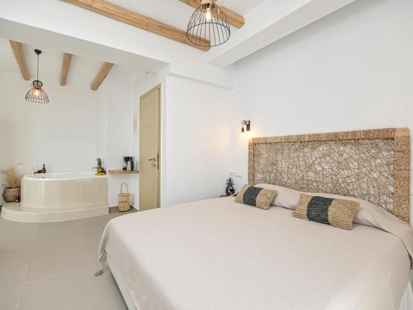 Naxos Blue Sky : photo 4 de la chambre chambre de luxe double ou lits jumeaux avec baignoire spa