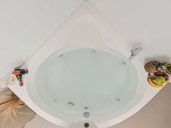 Naxos Blue Sky : photo 1 de la chambre chambre de luxe double ou lits jumeaux avec baignoire spa