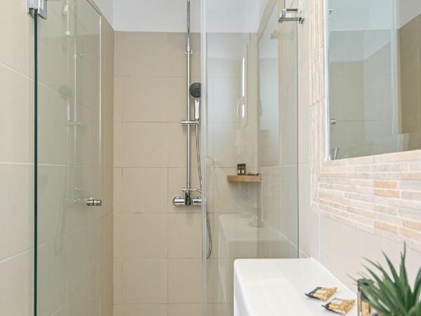 Naxos Blue Sky : photo 5 de la chambre chambre de luxe double ou lits jumeaux avec baignoire spa