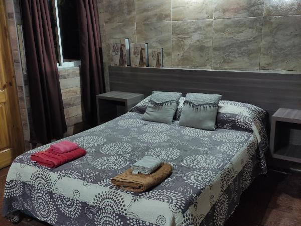 Hostel Ruca Potu : photo 1 de la chambre chambre double avec salle de bains privative