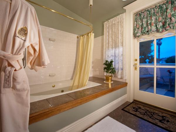 Inn San Francisco : photo 1 de la chambre chambre lit queen-size avec terrasse et baignoire spa