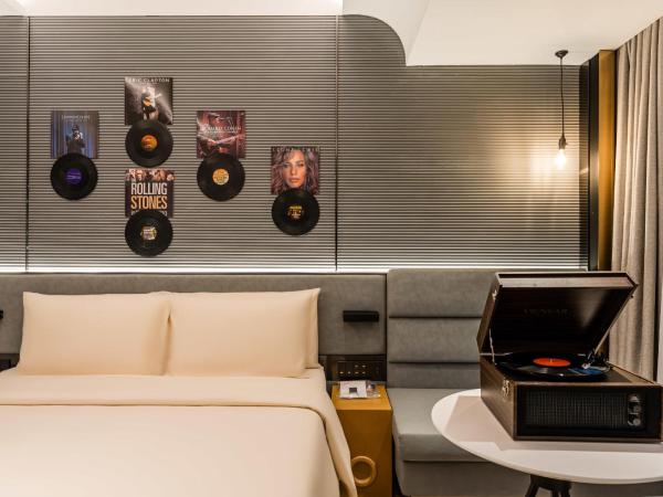 Atour Light Music Hotel Suzhou Panmen Ancient Canal : photo 2 de la chambre double room with music theme