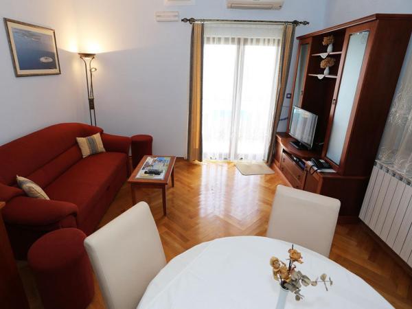 Villa Ivana B&B : photo 6 de la chambre appartement 1 chambre avec balcon et vue sur mer