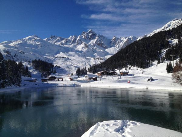 Lake Hotel Courchevel 1850 : photo 4 de la chambre chambre double privilge avec balcon - vue sur lac