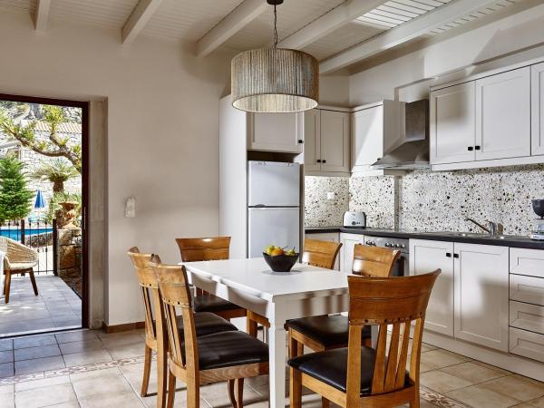 Marni Village : photo 5 de la chambre villa avec piscine privée