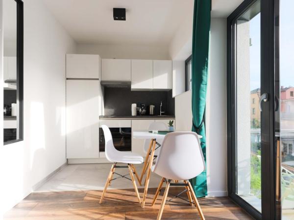 Eco Smart Apartments Premium City : photo 7 de la chambre appartement suite supérieure avec balcon