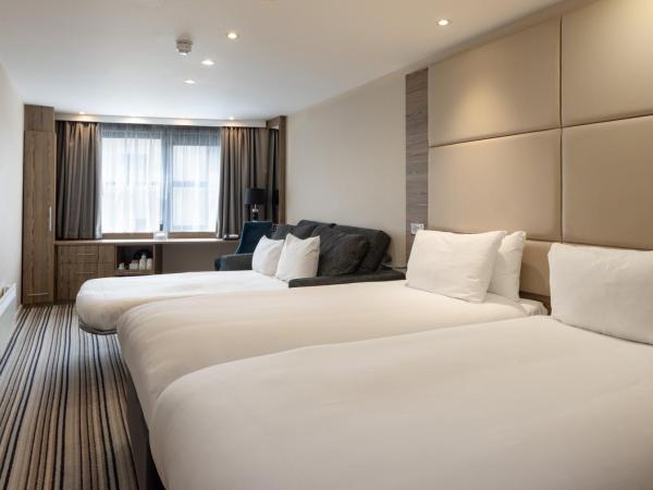 Holiday Inn York City Centre, an IHG Hotel : photo 1 de la chambre chambre avec 2 lits simples et canapé-lit - non-fumeurs