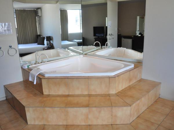 City Park Hotel : photo 2 de la chambre chambre double exécutive avec jacuzzi