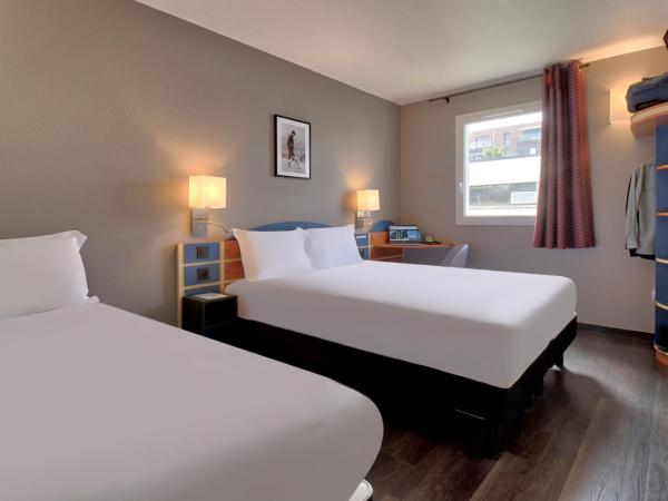 Kyriad Anglet - Biarritz : photo 1 de la chambre chambre triple