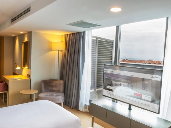Radisson Hotel Istanbul Harbiye : photo 9 de la chambre chambre supérieure avec balcon - fumeurs