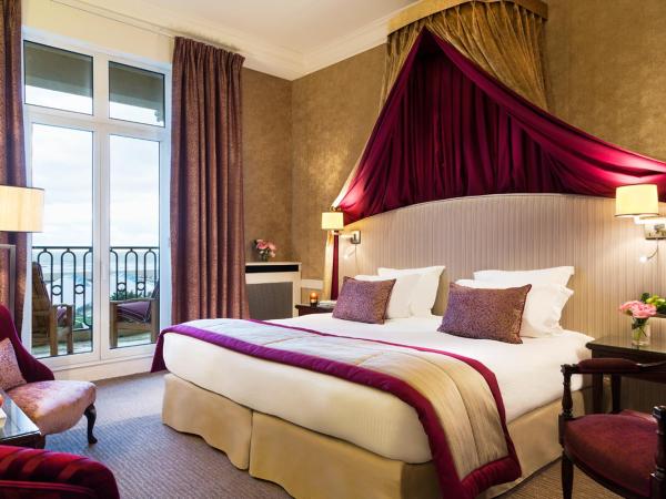 Hôtel Barrière Le Royal Deauville : photo 1 de la chambre chambre deluxe avec terrasse - vue sur mer