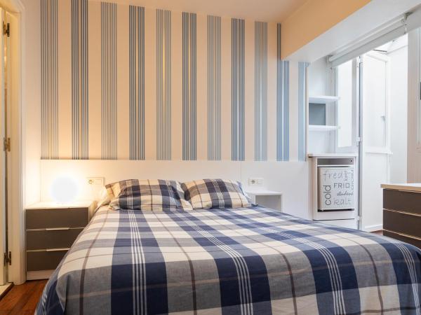 Pension Residencia F&F : photo 1 de la chambre chambre double avec terrasse