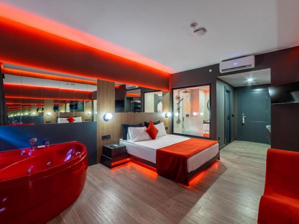Amon Hotels Belek - Adult Only : photo 4 de la chambre chambre lit queen-size avec baignoire spa