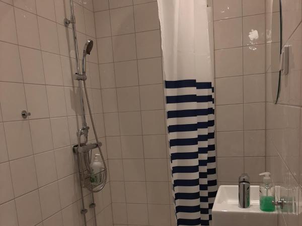 Villa Kungssten : photo 4 de la chambre chambre simple avec salle de bains