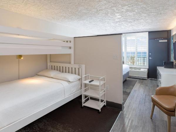 Holiday Inn Resort Panama City Beach - Beachfront, an IHG Hotel : photo 3 de la chambre king bed gulf front with twin/full bunk bed oceanfront