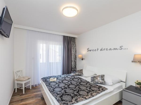 Villa Palma Krk : photo 1 de la chambre appartement 1 chambre avec balcon et vue sur mer