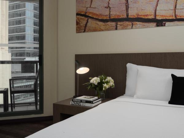 Rydges World Square : photo 5 de la chambre chambre lit king-size exécutive avec balcon 