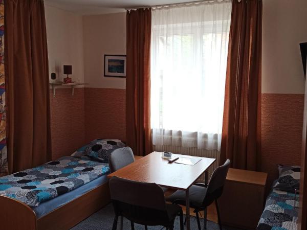 Noclegi Słodki Sen 1 : photo 1 de la chambre chambre quadruple avec balcon 