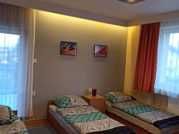 Noclegi Słodki Sen 1 : photo 1 de la chambre chambre quadruple avec balcon 