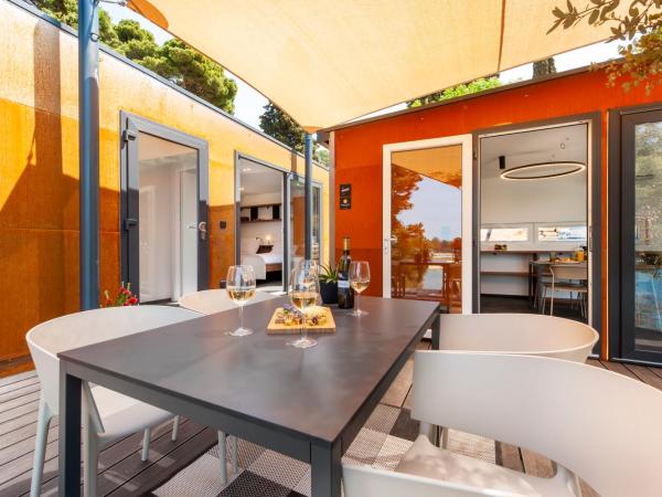 Porton Nature Hideouts : photo 6 de la chambre maison de vacances familiale 2 modules avec piscine