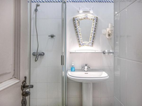 Academy Pension : photo 3 de la chambre chambre standard lit queen-size