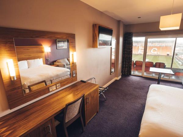 Blackpool Football Club Stadium Hotel, a member of Radisson Individuals : photo 1 de la chambre superior room with pitch view