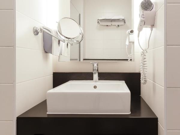 ibis Styles Hotel Brussels Centre Stéphanie : photo 6 de la chambre chambre double supérieure avec lit pliant