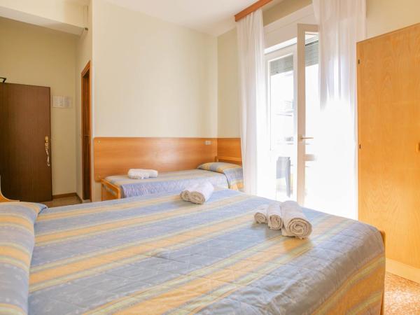 Hotel Ischia : photo 3 de la chambre chambre triple avec balcon