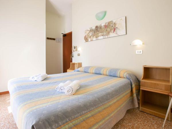 Hotel Ischia : photo 1 de la chambre chambre double avec balcon