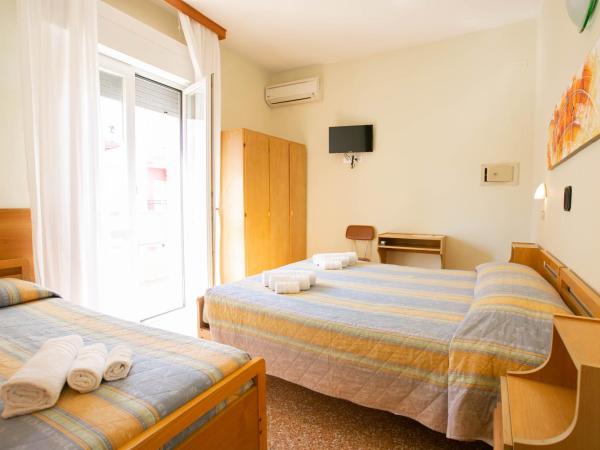 Hotel Ischia : photo 5 de la chambre chambre triple avec balcon
