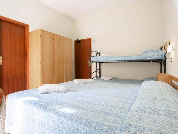 Hotel Ischia : photo 3 de la chambre chambre quadruple avec balcon 