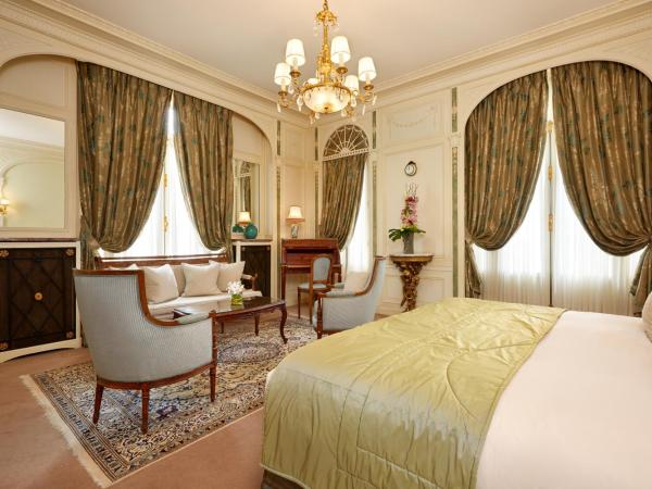 Hôtel Raphael : photo 2 de la chambre chambre d'angle