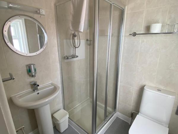 The Fossil Tree Hotel : photo 10 de la chambre chambre lit king-size - vue latérale sur mer